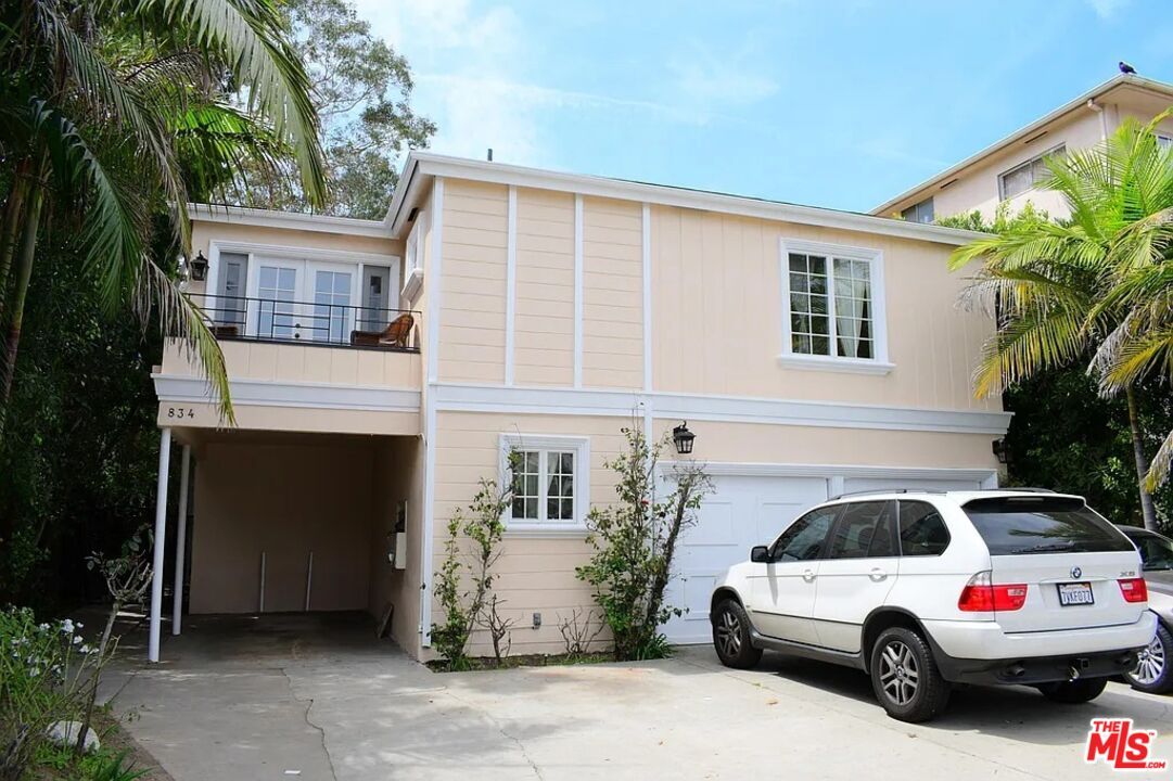 Attached, Exterior, Facade, Rowhouse