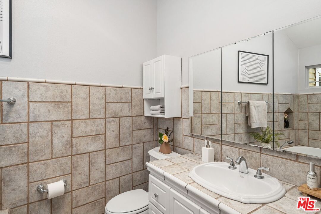 Bathroom, Interior, Tile Countertops