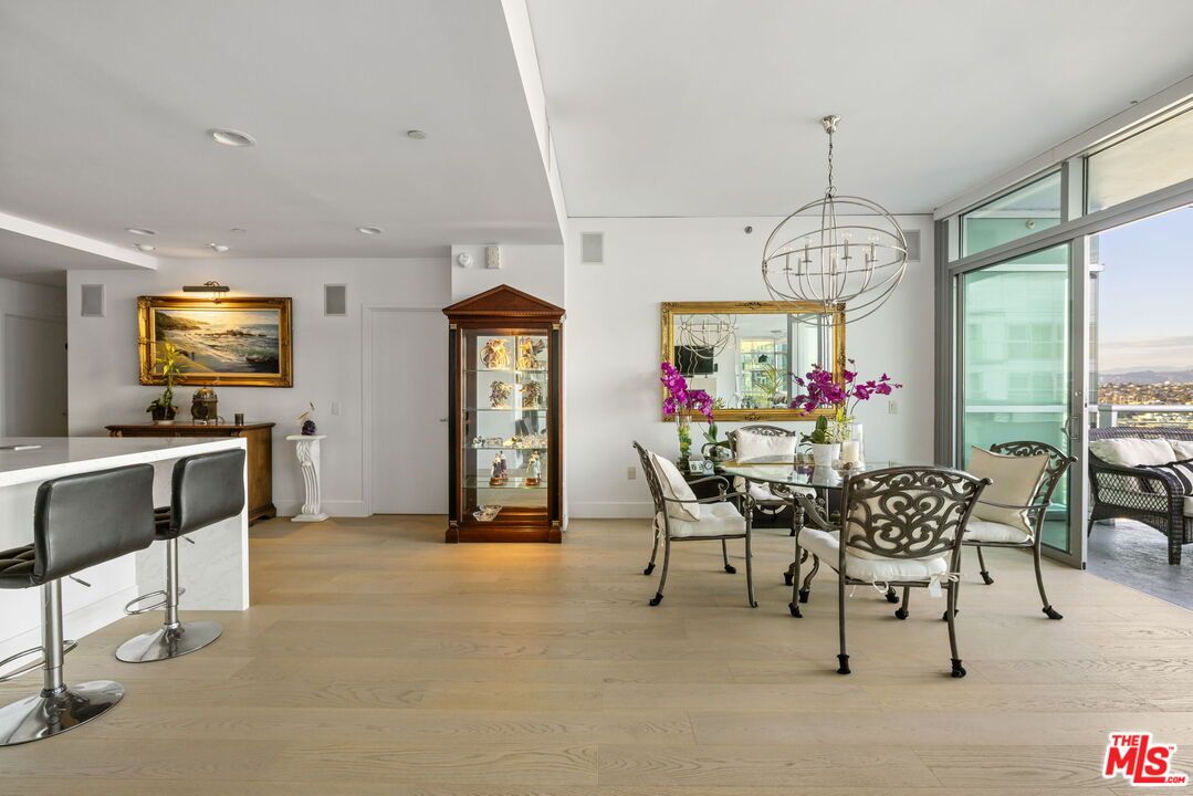 Chandelier, Dining room, Interior, Recessed Lighting, Wood Texture Flooring