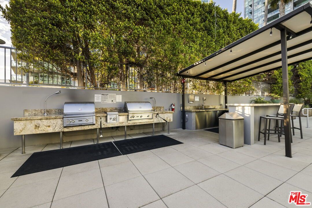 Exterior, Outdoor Kitchen