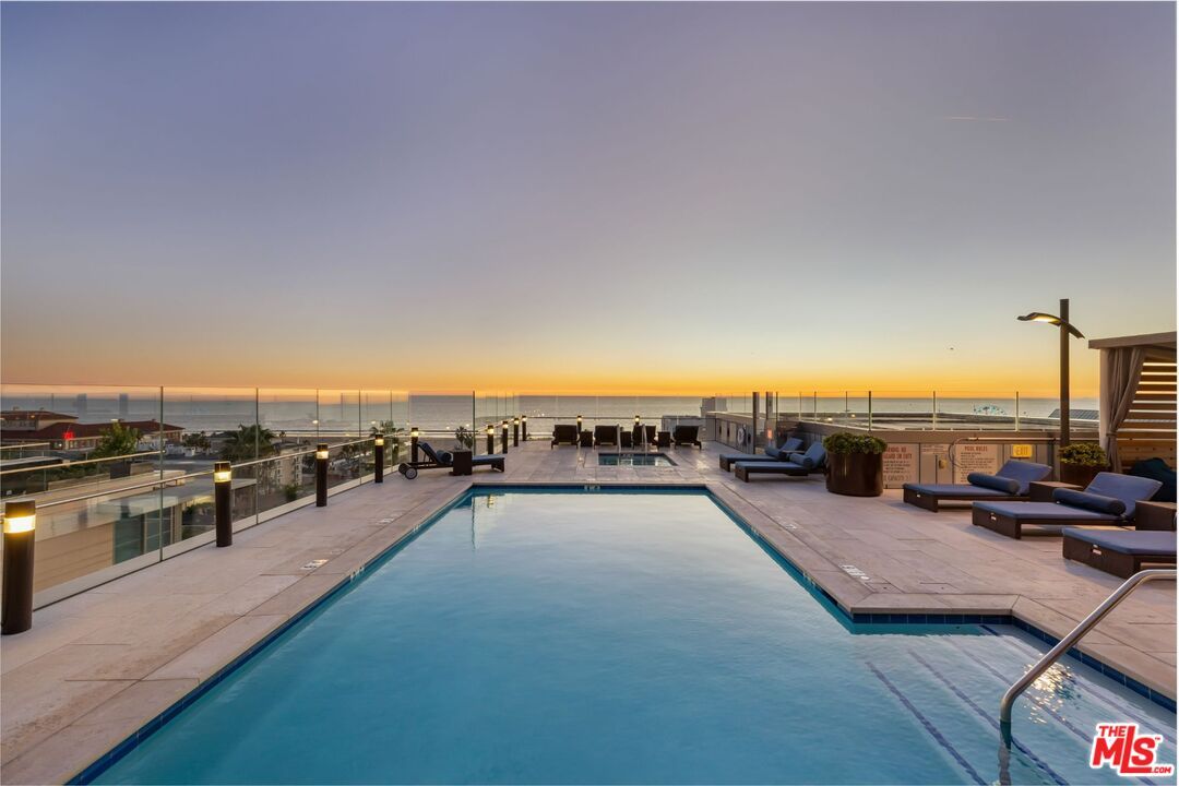 Exterior, Pool, Water
