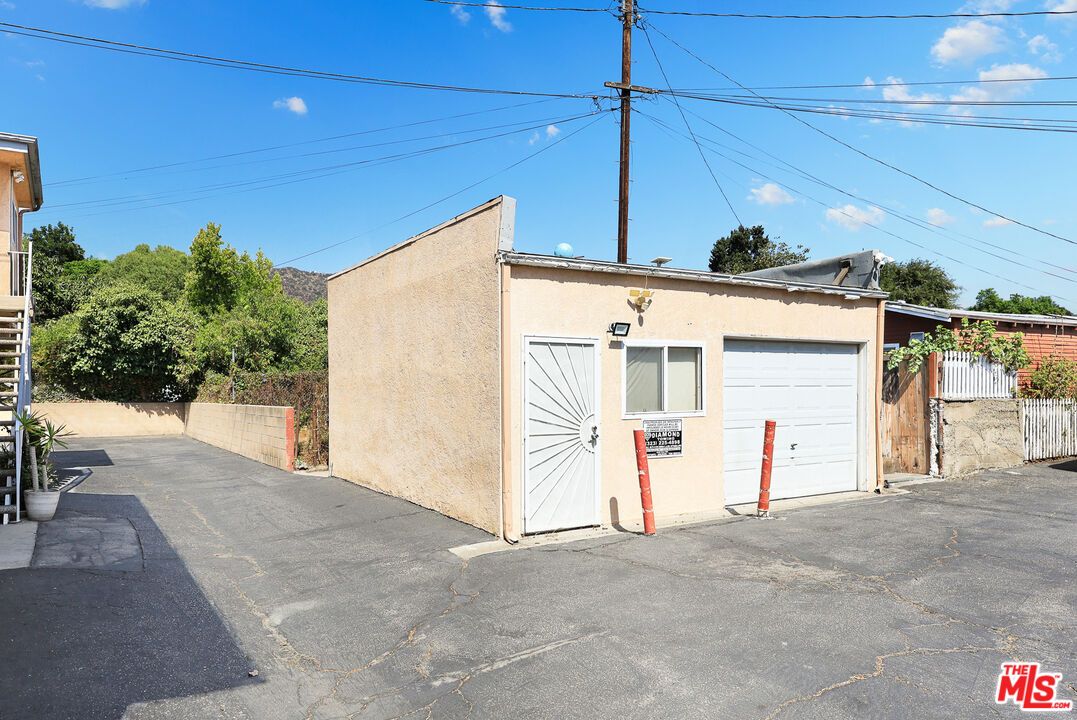 Detached Garage, Exterior