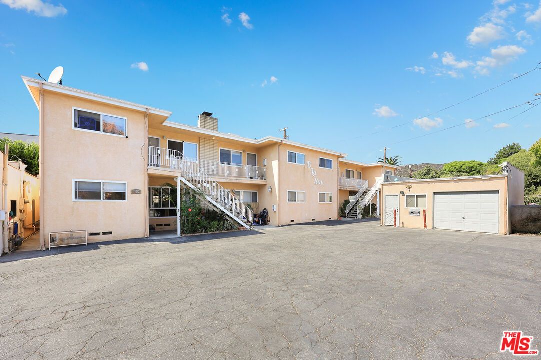 Detached Garage, Exterior