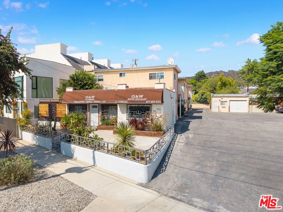Detached Garage, Exterior