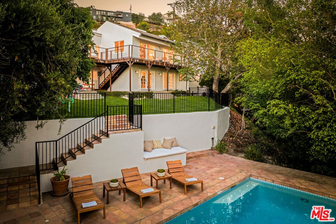 Exterior, Pool