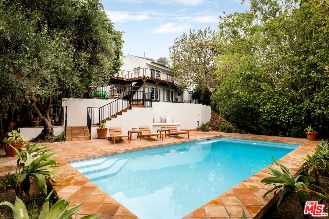 Exterior, Pool