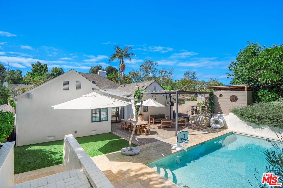 Exterior, Pool