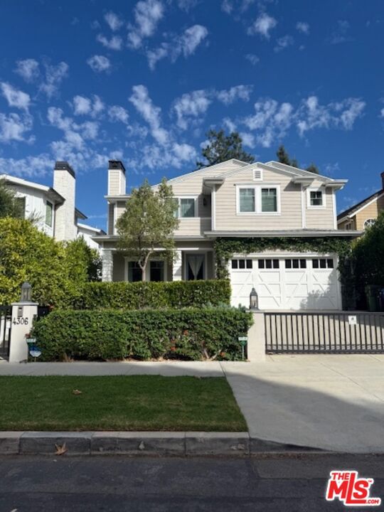 Attached, Exterior, Facade, Farmhouse