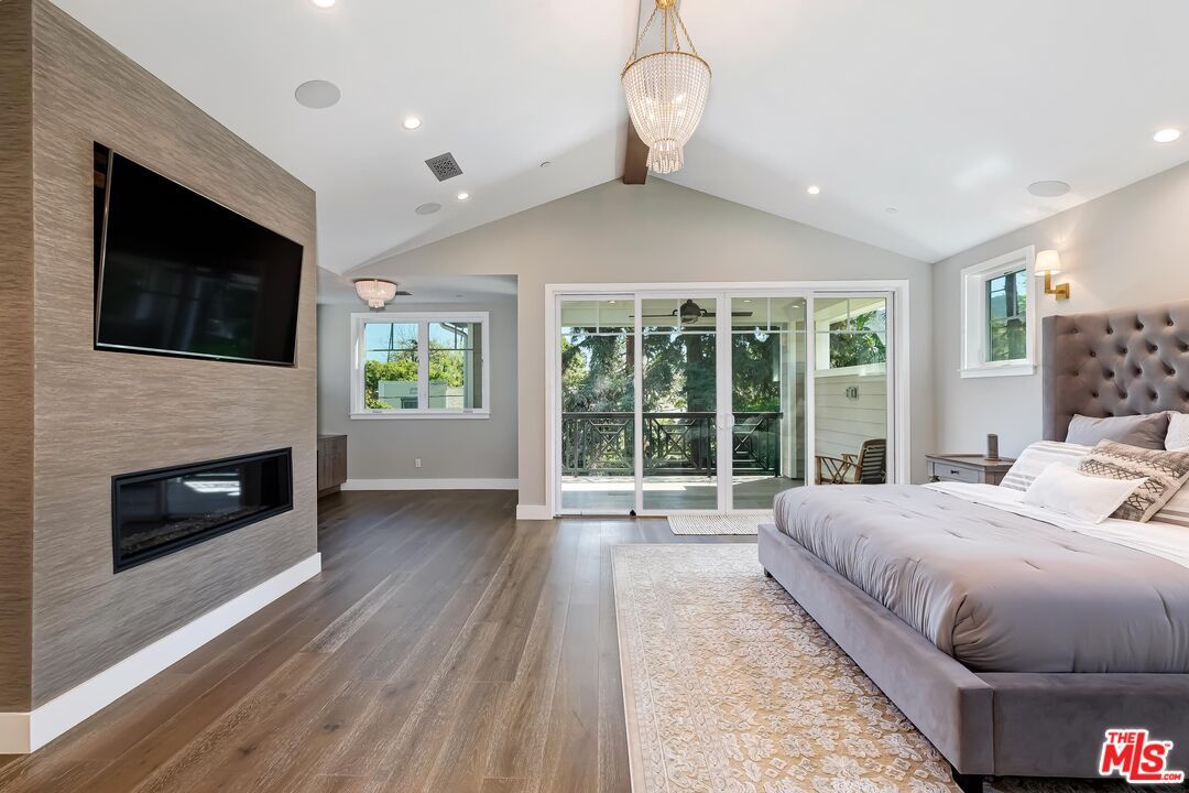 Bedroom, Fireplace, Interior, Recessed Lighting, Wood Texture Flooring