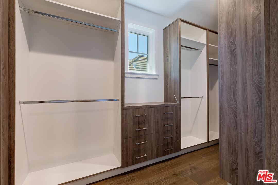 Interior, Walk-in Closets, Wood Texture Flooring