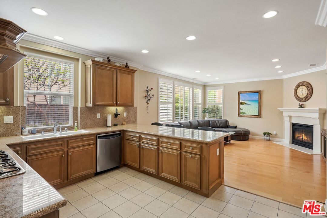 Fireplace, Interior, Kitchen, Recessed Lighting, Wood Texture Flooring