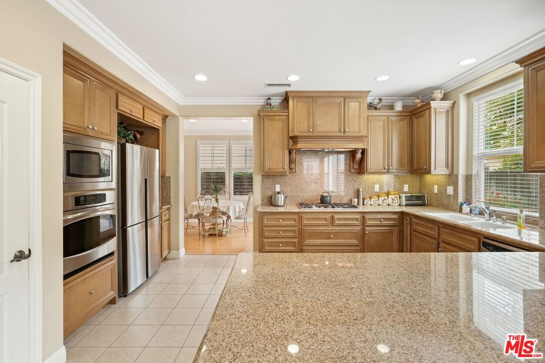 Dining room, Interior, Kitchen, Recessed Lighting, Stainless Steel Appliances