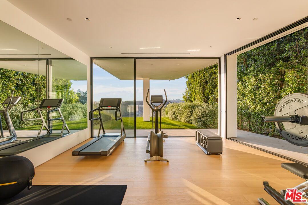 Fitness Equipment, Interior, Recessed Lighting, Wood Texture Flooring