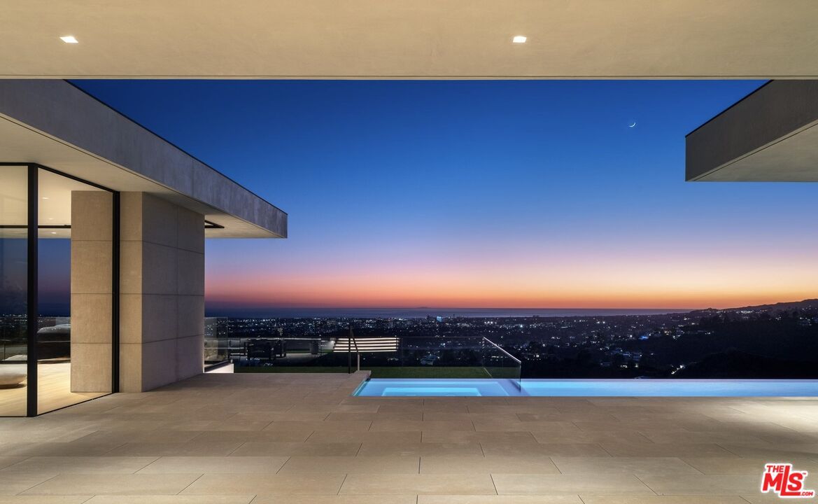 Exterior, Pool, Other