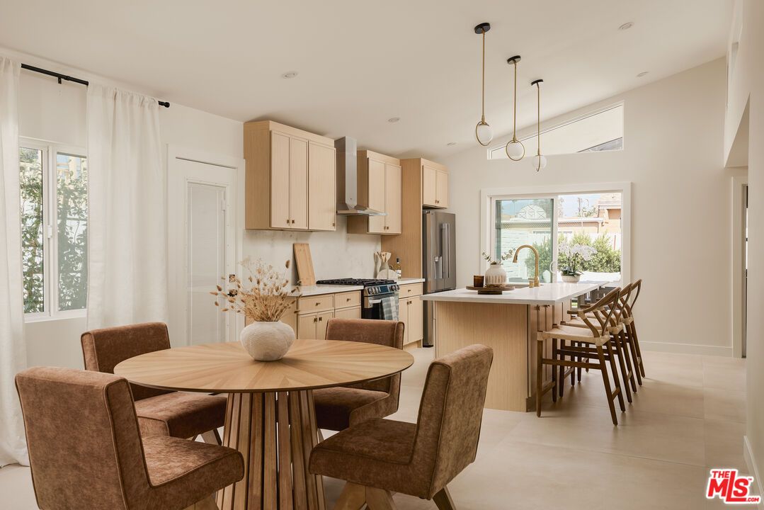 Dining room, Interior, Kitchen, Pendant Lights, Recessed Lighting, Stainless Steel Appliances