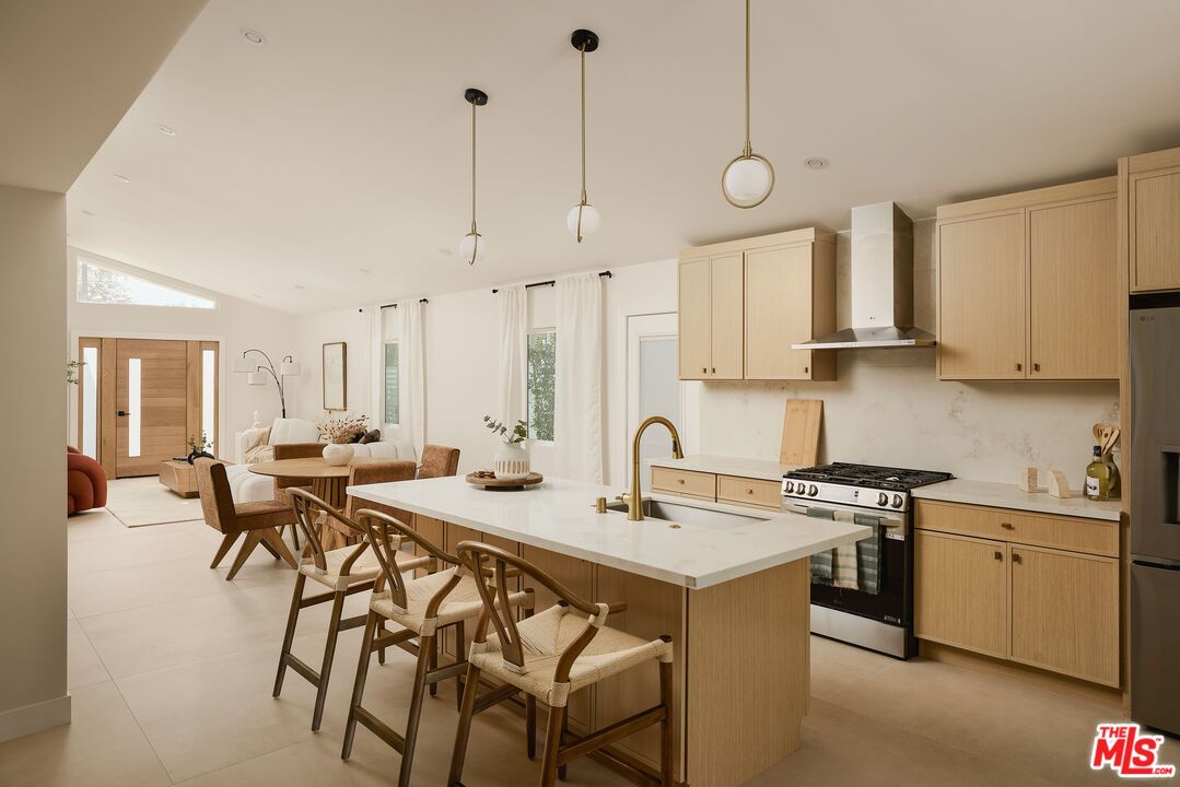 Dining room, Interior, Kitchen, Pendant Lights, Recessed Lighting, Stainless Steel Appliances