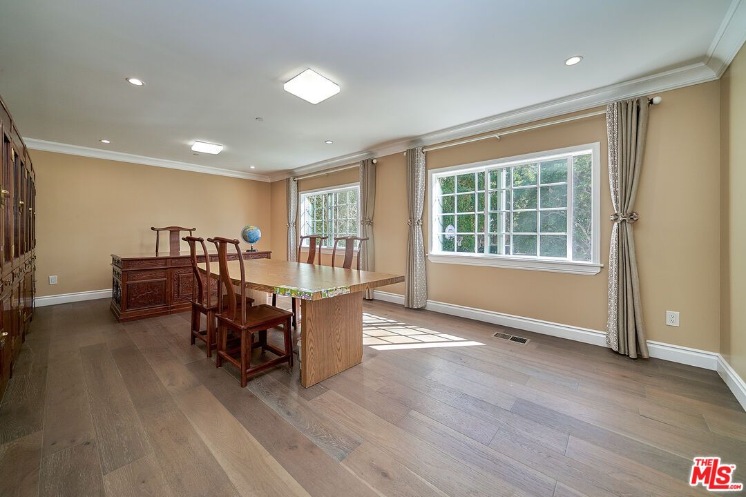 Dining room, Interior, Recessed Lighting, Wood Texture Flooring