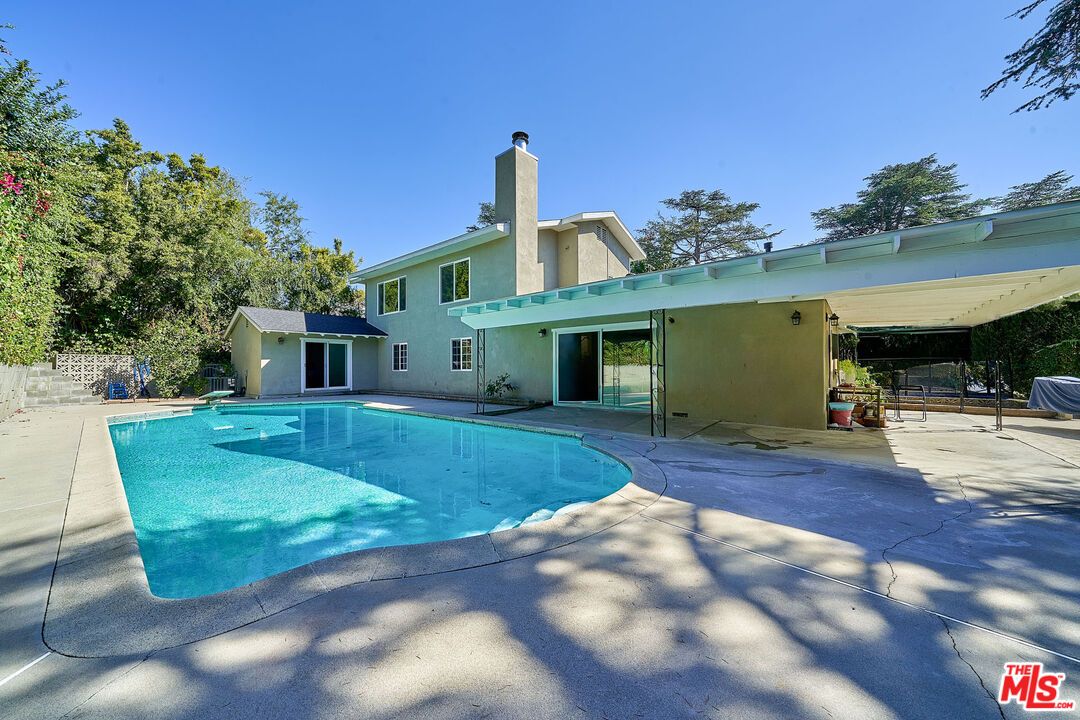 Exterior, Pool