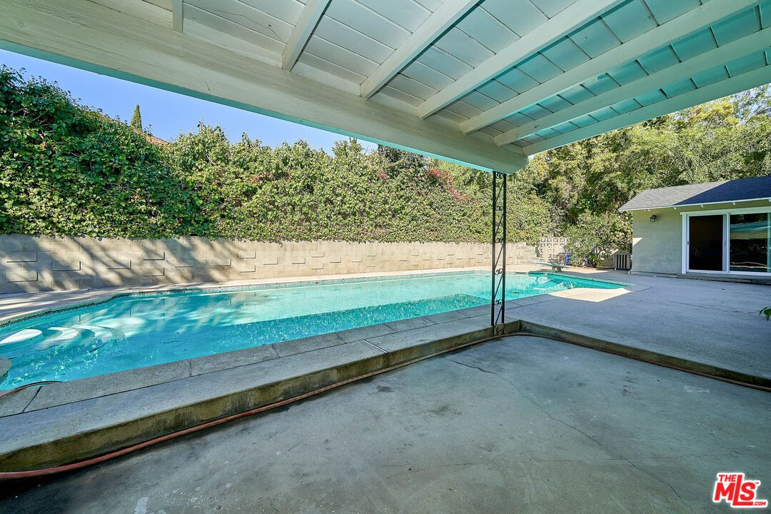 Exterior, Pool