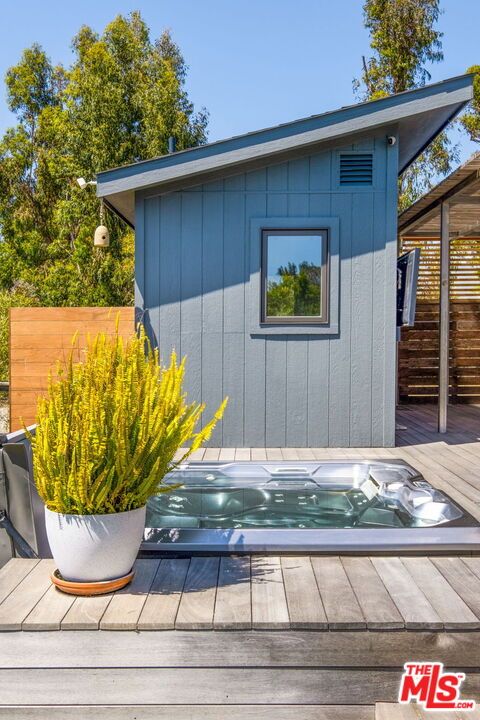 Exterior, Hot Tub