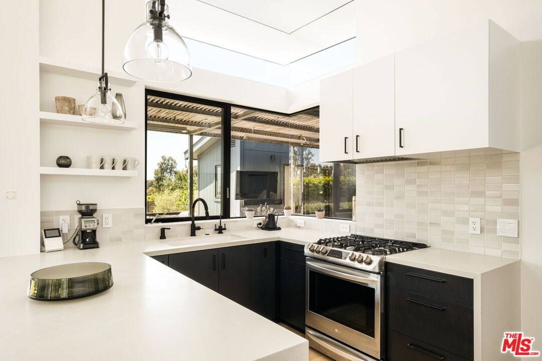 Interior, Kitchen, Pendant Lights, Stainless Steel Appliances