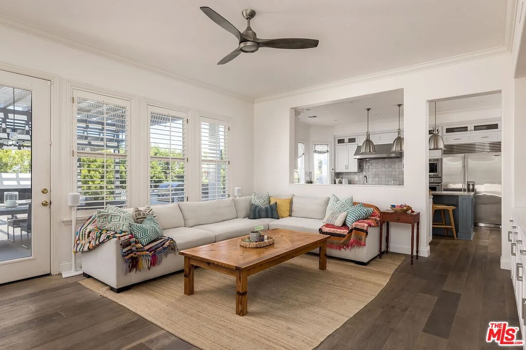 Interior, Kitchen, Living room, Pendant Lights, Stainless Steel Appliances, Wood Texture Flooring