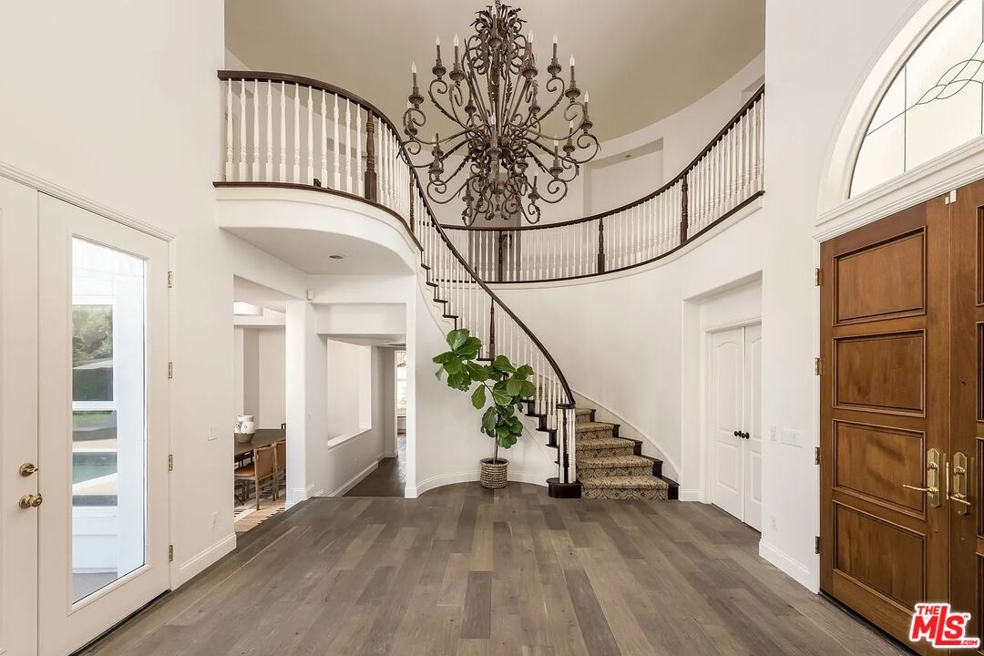 Chandelier, Interior, Wood Texture Flooring