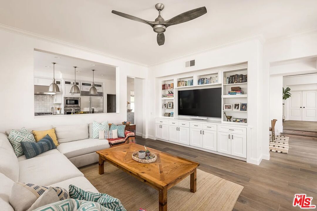 Interior, Kitchen, Living room, Pendant Lights, Stainless Steel Appliances, Wood Texture Flooring