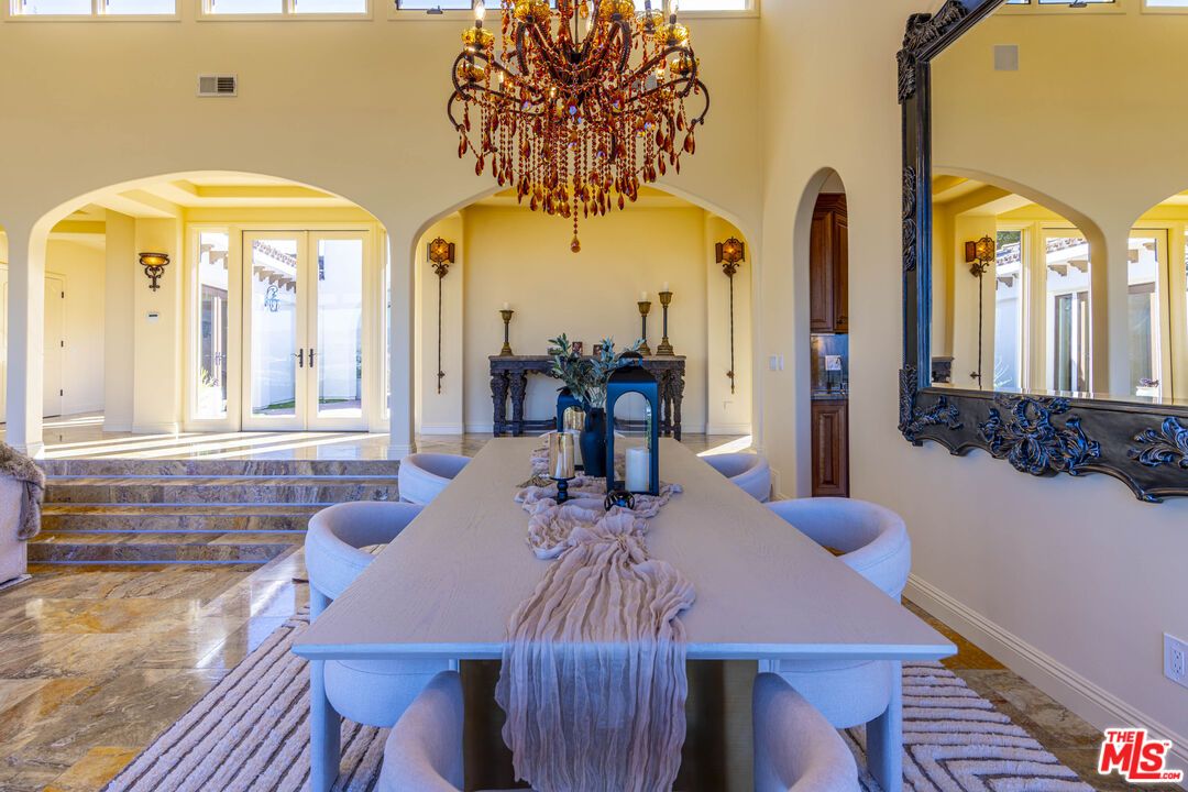 Chandelier, Dining room, Interior