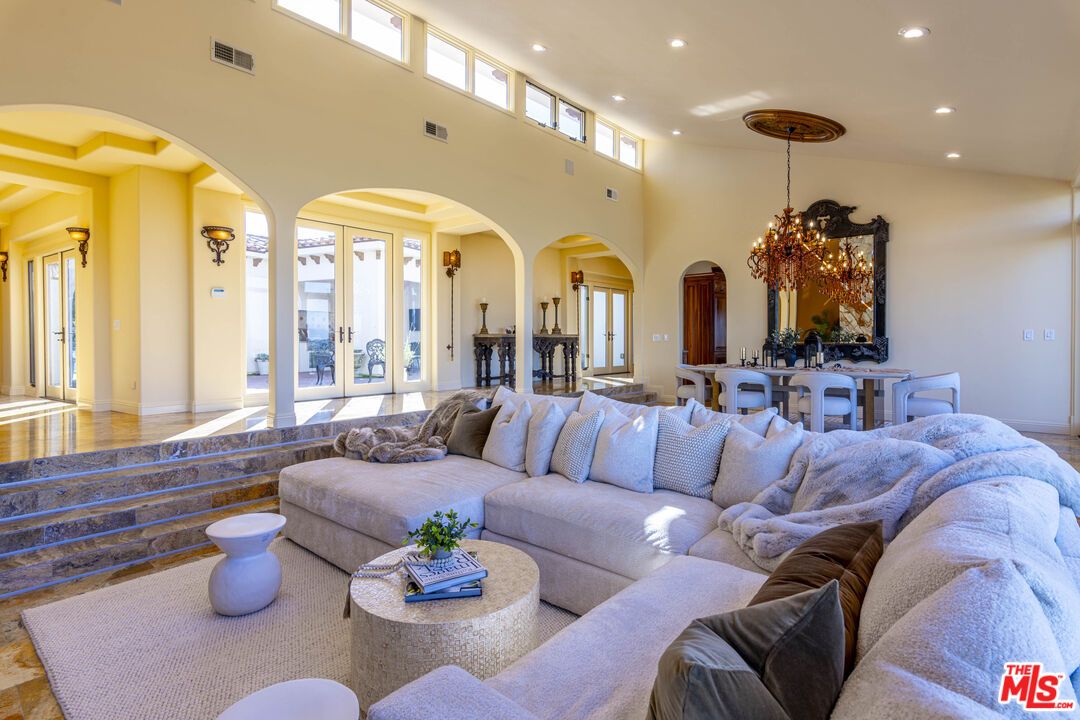 Chandelier, Dining room, Interior, Living room, Recessed Lighting