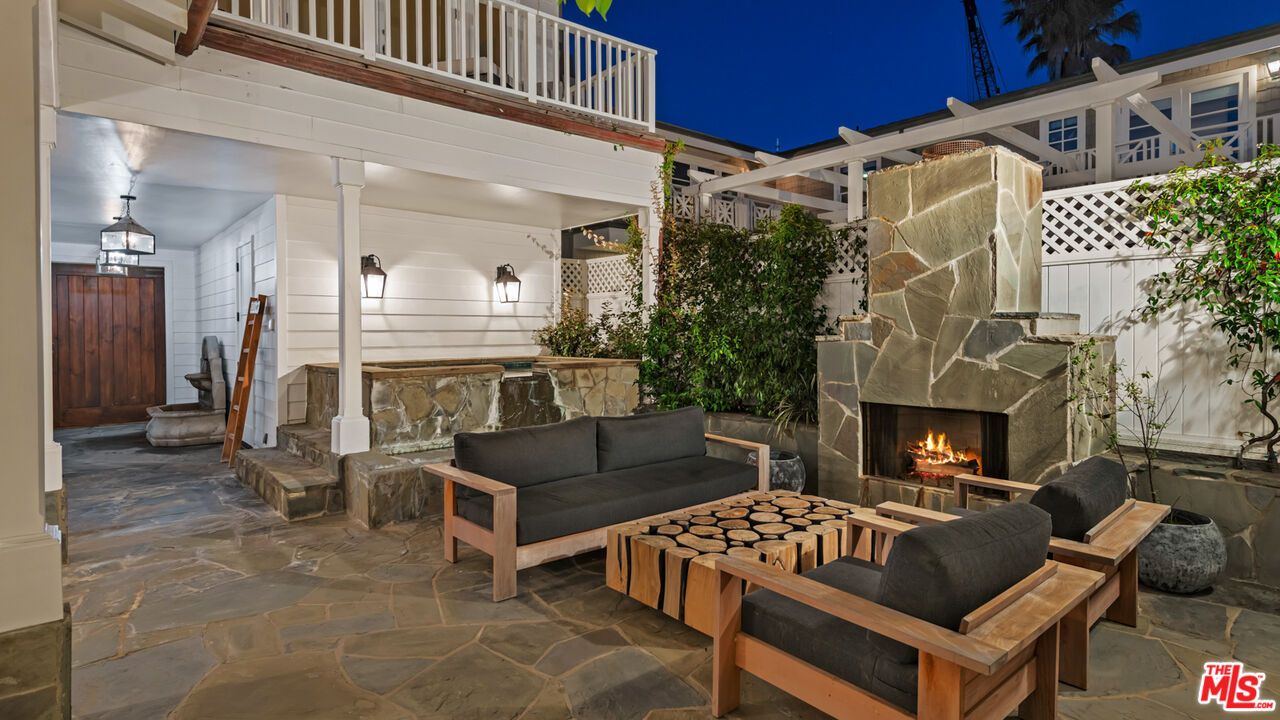 Exterior, Fireplace