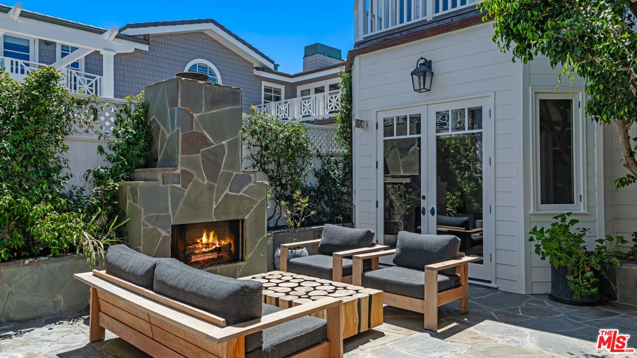 Exterior, Fireplace