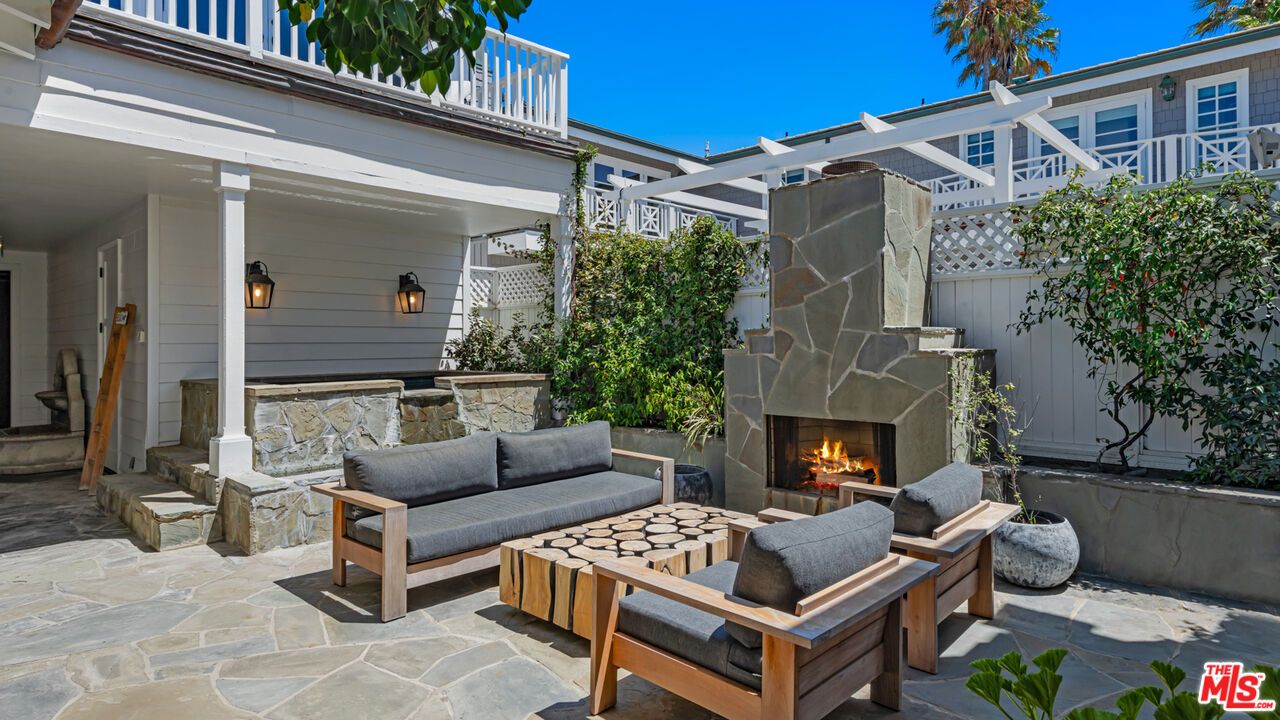 Exterior, Fireplace
