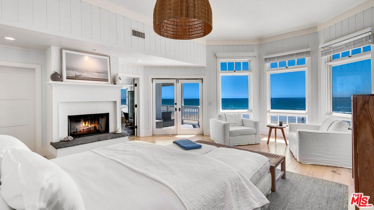 Bedroom, Fireplace, Interior, Recessed Lighting, Water