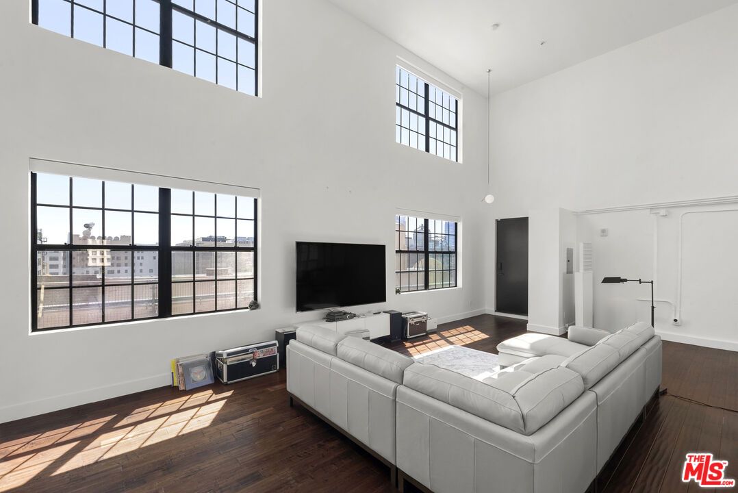 Interior, Living room, Pendant Lights, Wood Texture Flooring