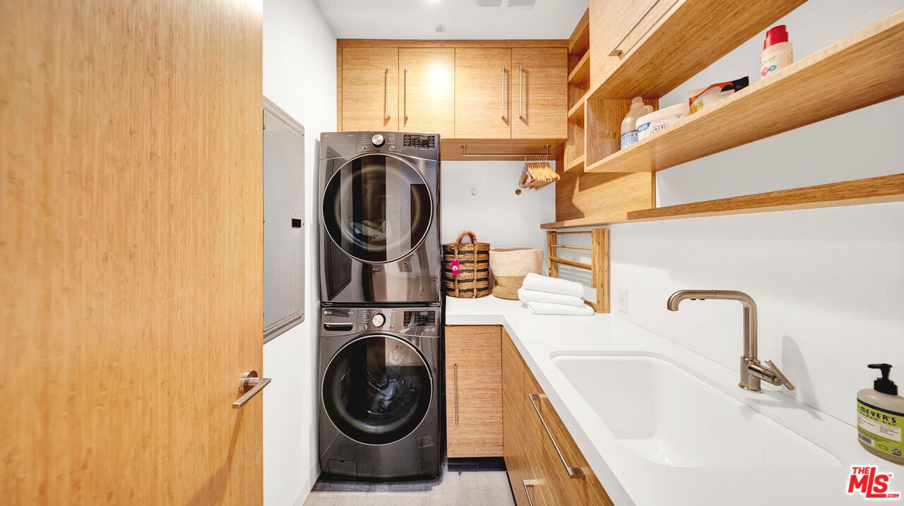 Interior, Recessed Lighting, Utility Closets, Washer