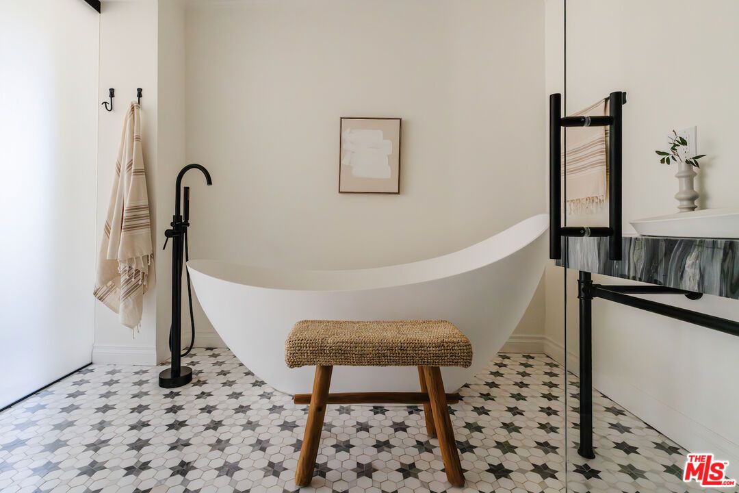 Bathroom, Free Standing Baths, Interior