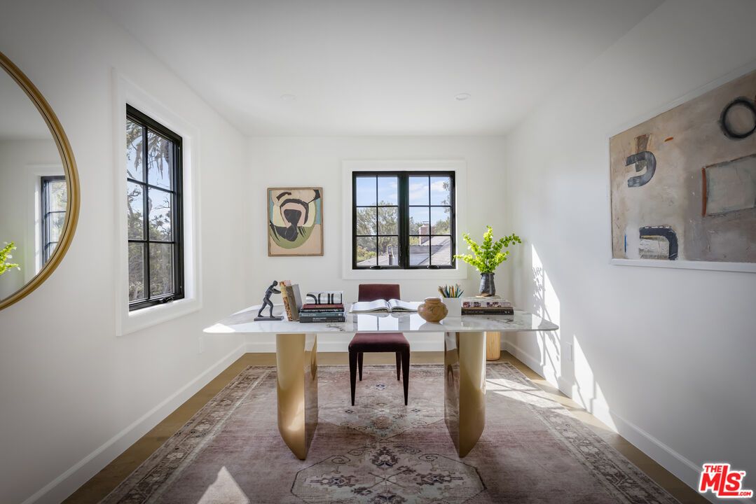 Home Office, Interior