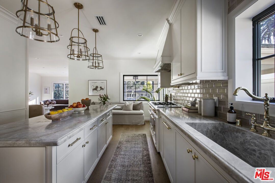 Interior, Kitchen, Living room, Pendant Lights, Recessed Lighting, Wood Texture Flooring