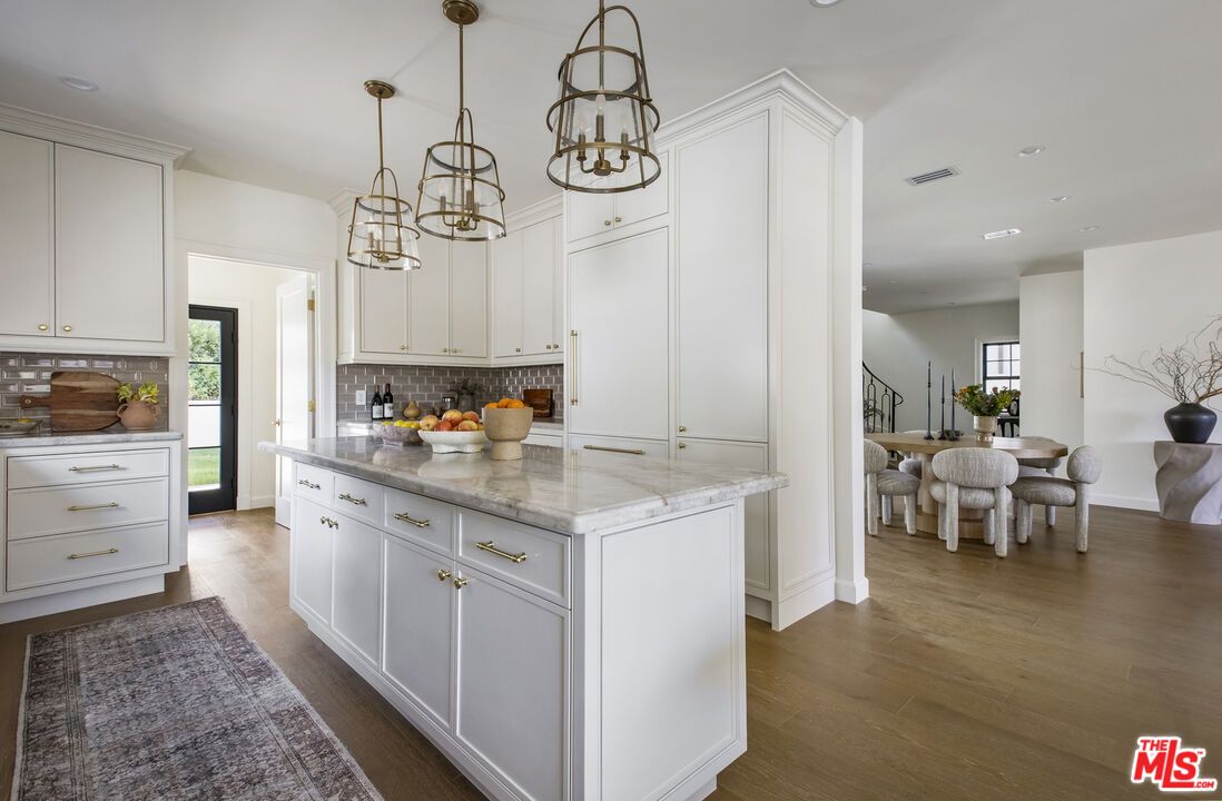 Chandelier, Dining room, Interior, Kitchen, Pendant Lights, Recessed Lighting, Wood Texture Flooring