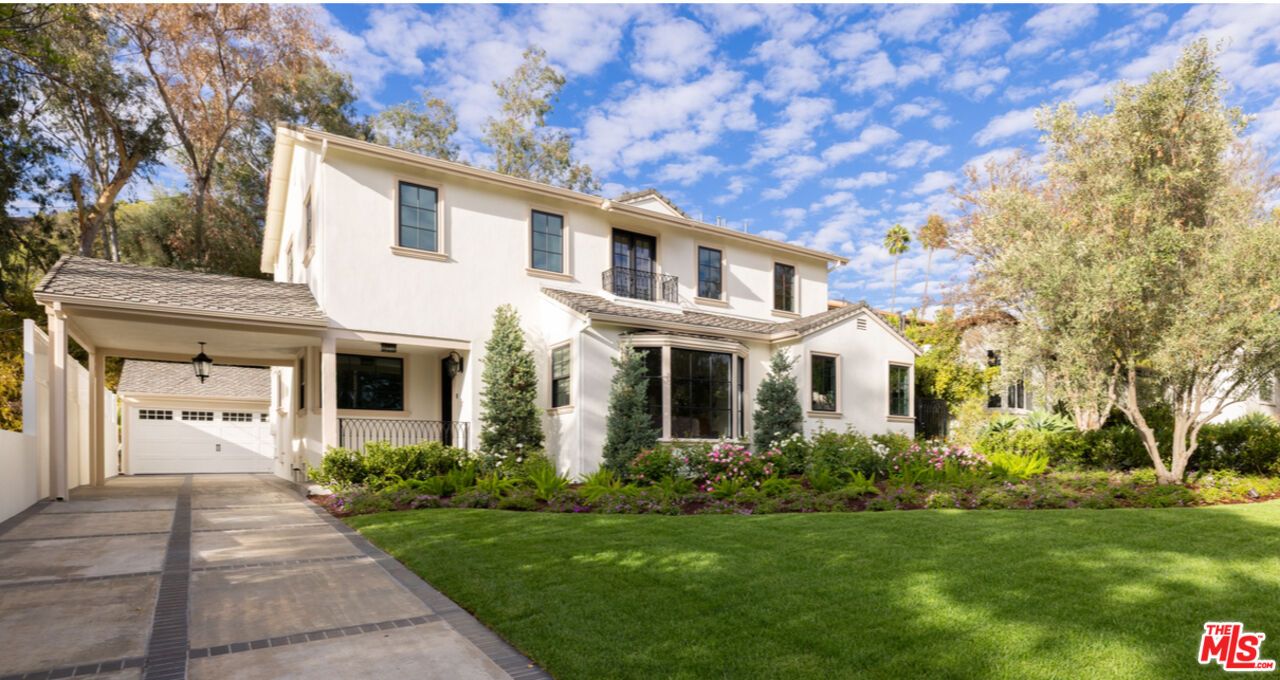 Attached, Backyard, Exterior, Facade, French Provincial