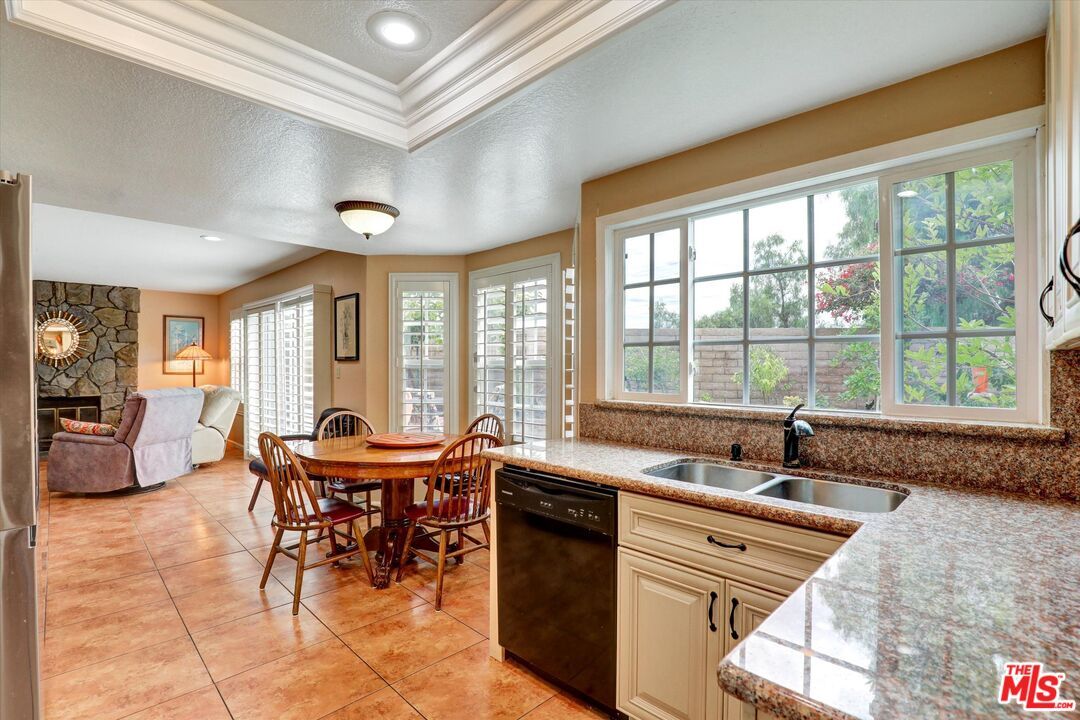 Dining room, Fireplace, Interior, Kitchen, Recessed Lighting