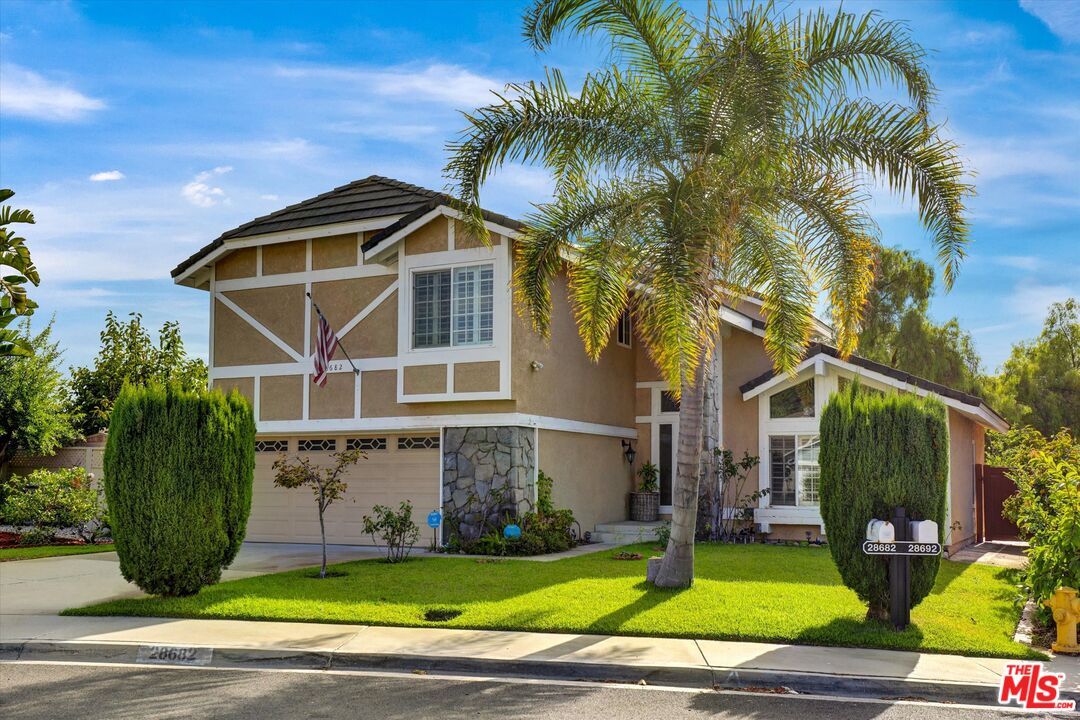 Attached, Exterior, Facade, American Craftsman