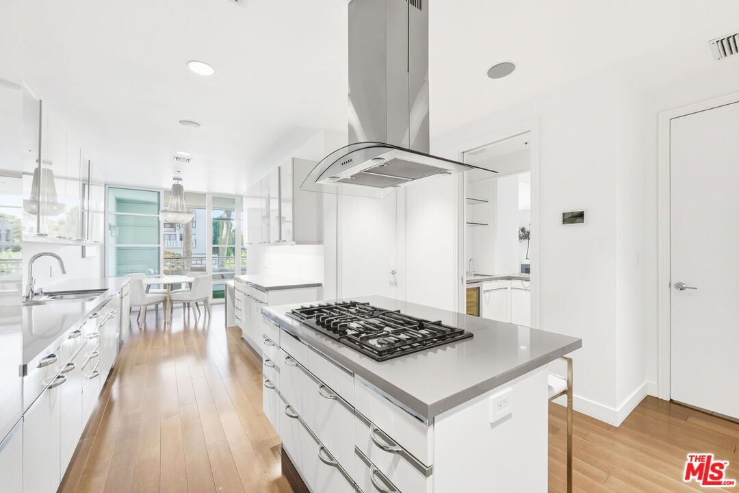 Dining room, Interior, Kitchen, Recessed Lighting, Wood Texture Flooring
