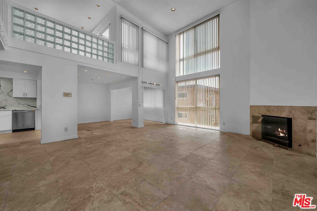 Fireplace, Interior, Recessed Lighting