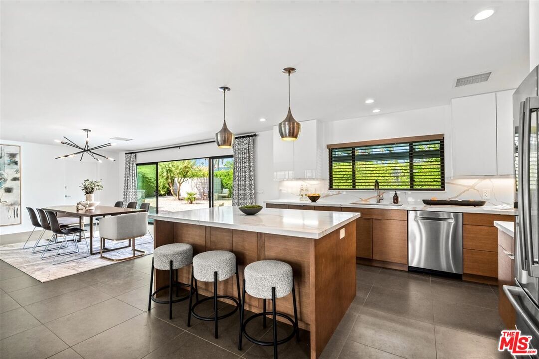 Dining room, Interior, Kitchen, Pendant Lights, Recessed Lighting, Stainless Steel Appliances