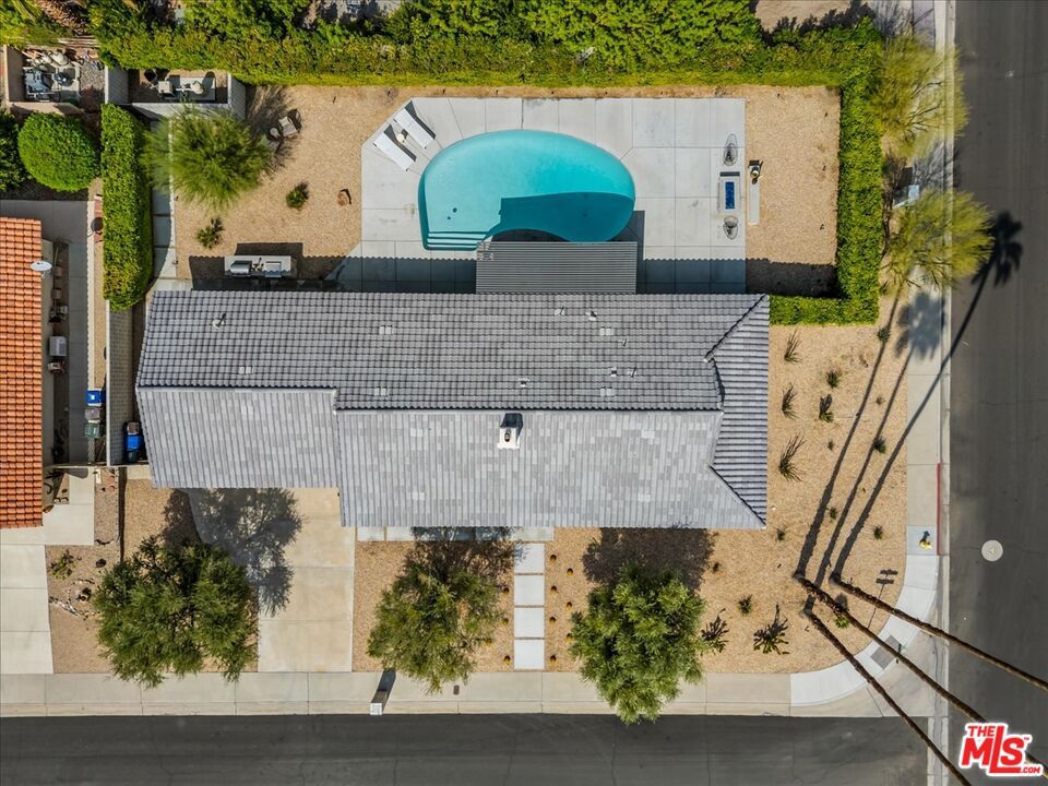 Exterior, Drone