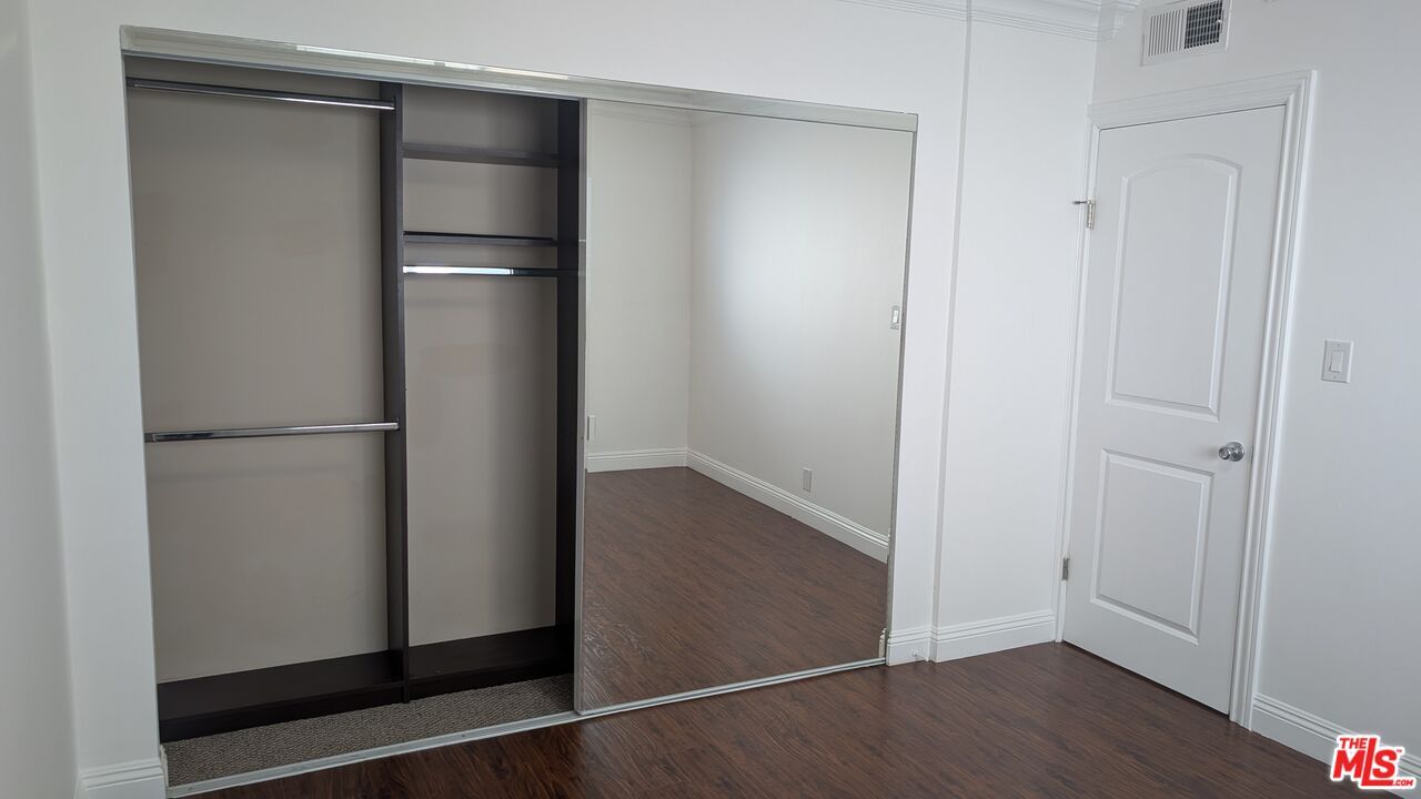 Interior, Stainless Steel Appliances, Wood Texture Flooring
