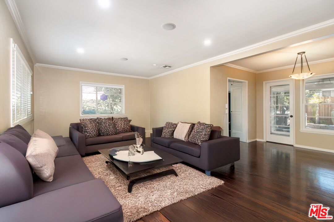 Interior, Living room, Pendant Lights, Recessed Lighting, Wood Texture Flooring