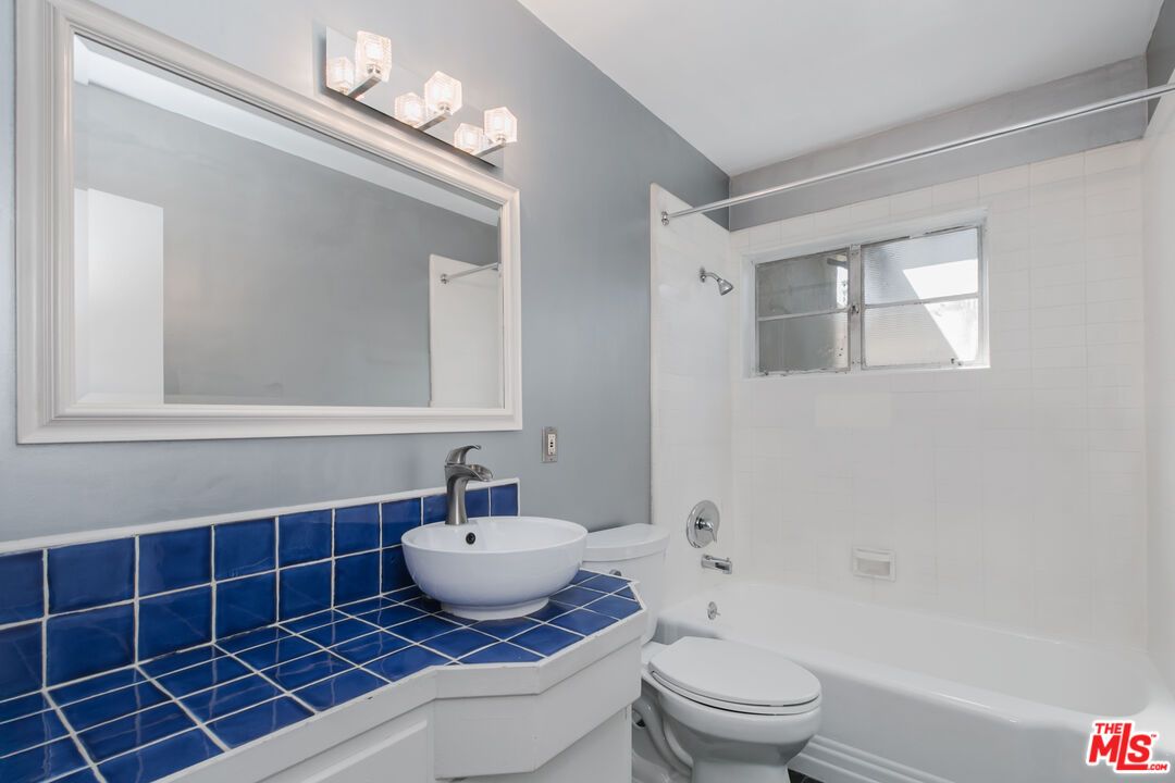 Bathroom, Interior, Tile Countertops